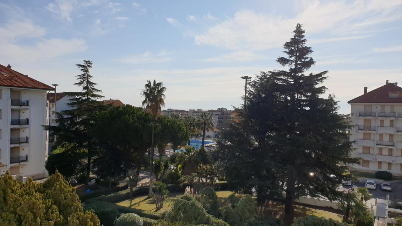 Condominio Ariazzurra S. Bart. San Bartolomeo Al Mare Exterior foto